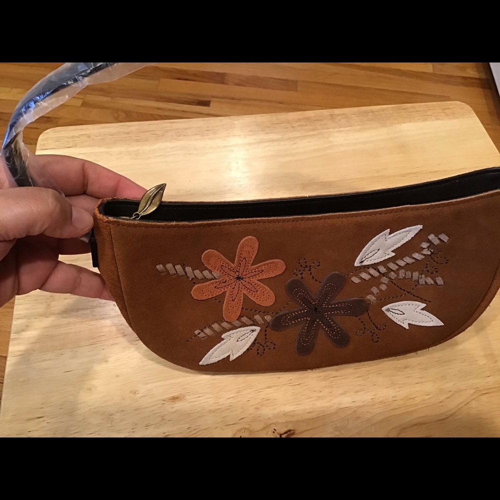 BOHO SUEDE FLORAL APPLIQUÉ PURSE - NWT - Picture 7 of 7